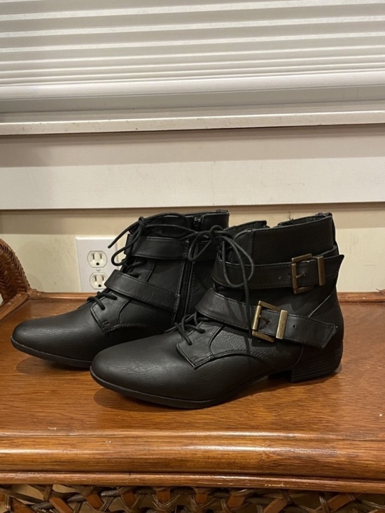 Brand 99 Shoes - Women's faux-leather black Boots "Brand 99" with double buckles- Size 8